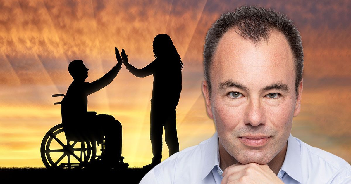 Föreläsning om värdigt bemötande inom funktionsstöd med föreläsare Marcus Gustavsson